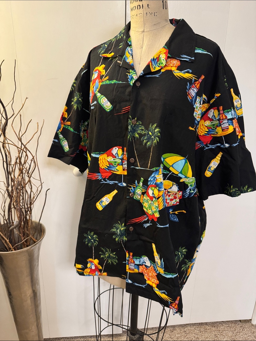 Men's Black Hawaiian Parrot Print Button-Down Shirt